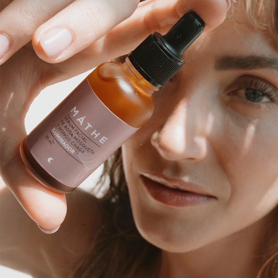 Sérum iluminador antioxidante de rosa mosqueta y hongo chaga - Mathe Lab España