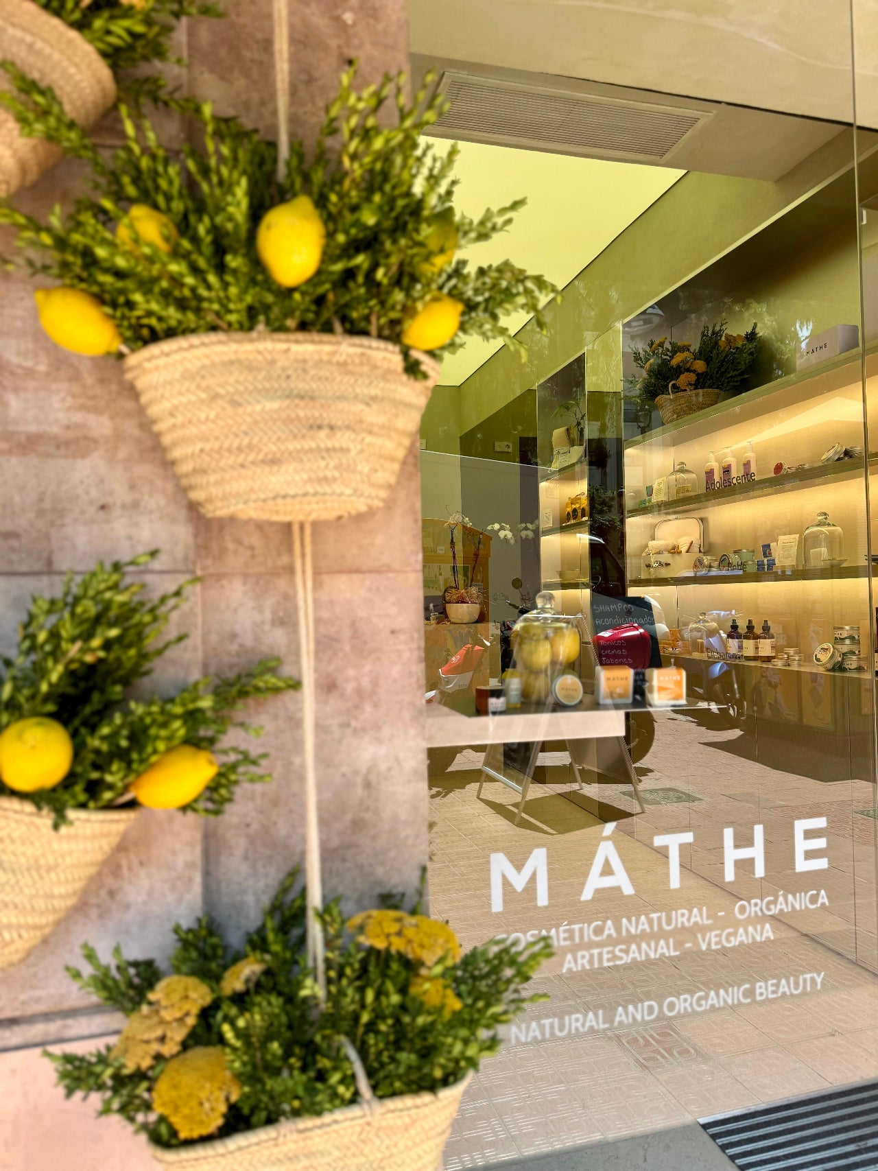 Tienda Física Máthe de Cosmética Natural - Orgánica - Artesana y Vegana