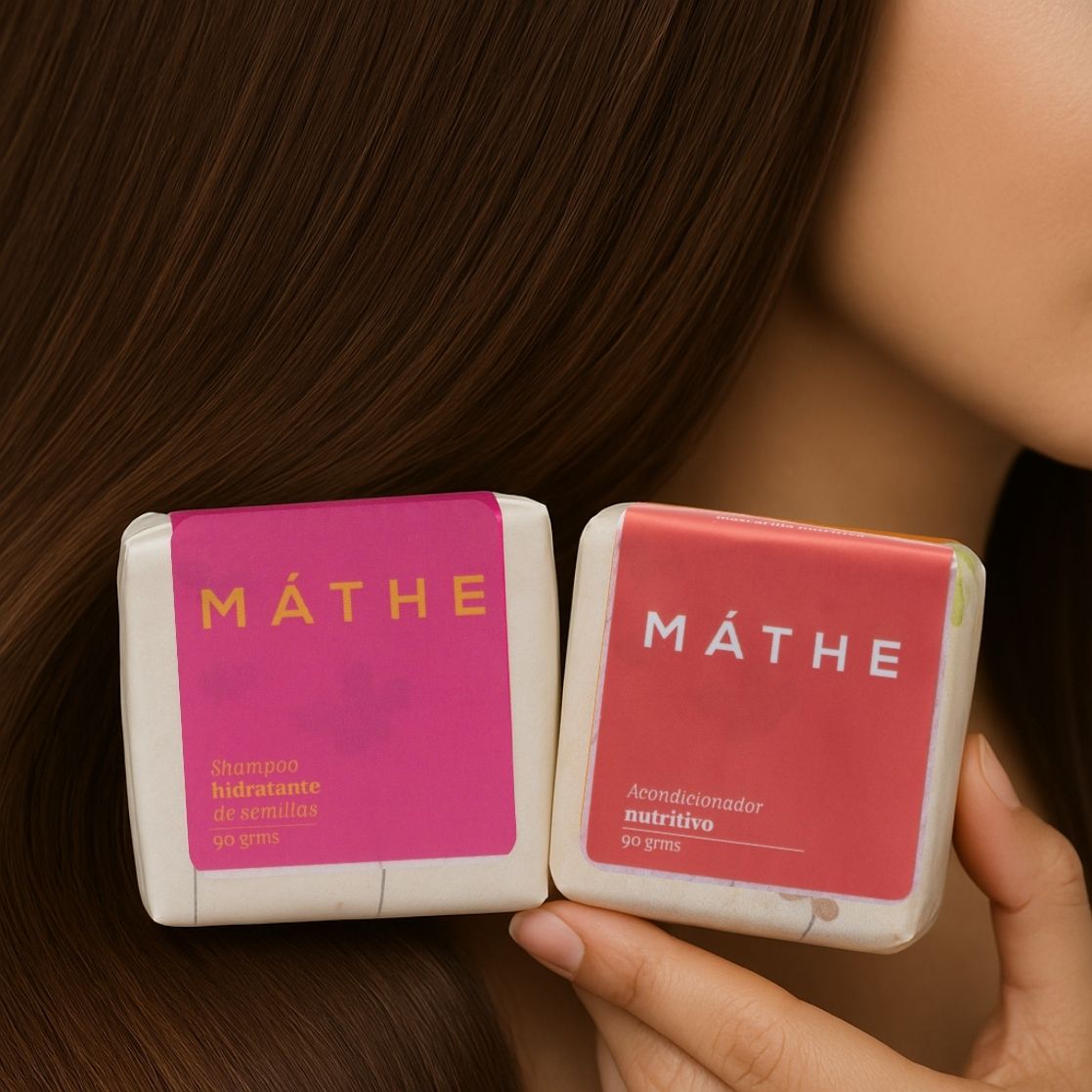 Dúo capilar Máthe aplicado al cuidado del cabello, champú hidratante de semillas y acondicionador nutritivo de cosmética natural.